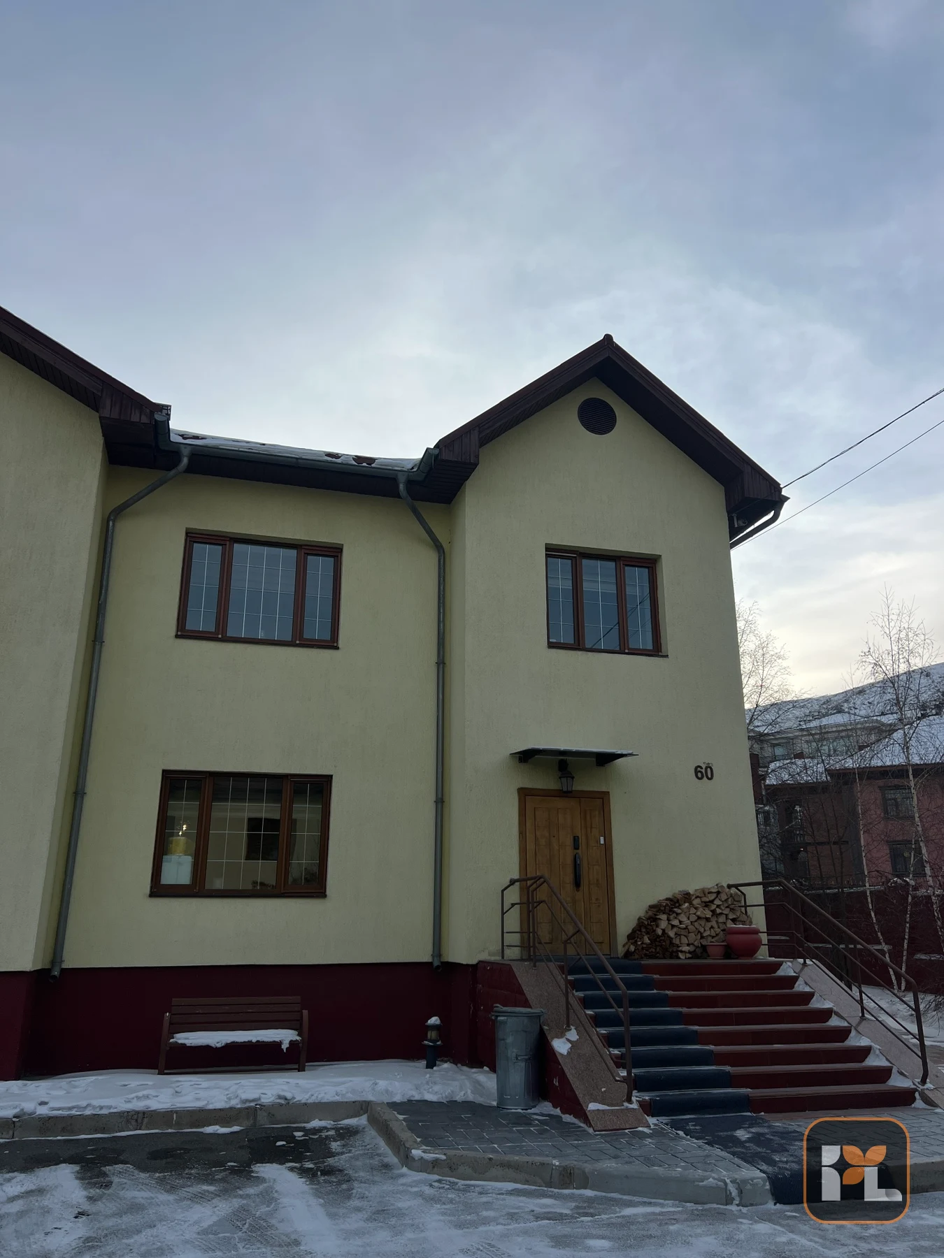 Зайсан цогцолбор хотхонд 220 м.кв байр худалдана - 1